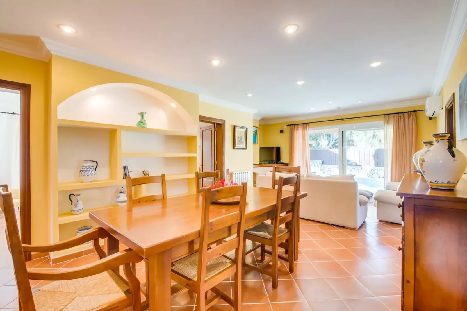 Can Jaume-Dining room