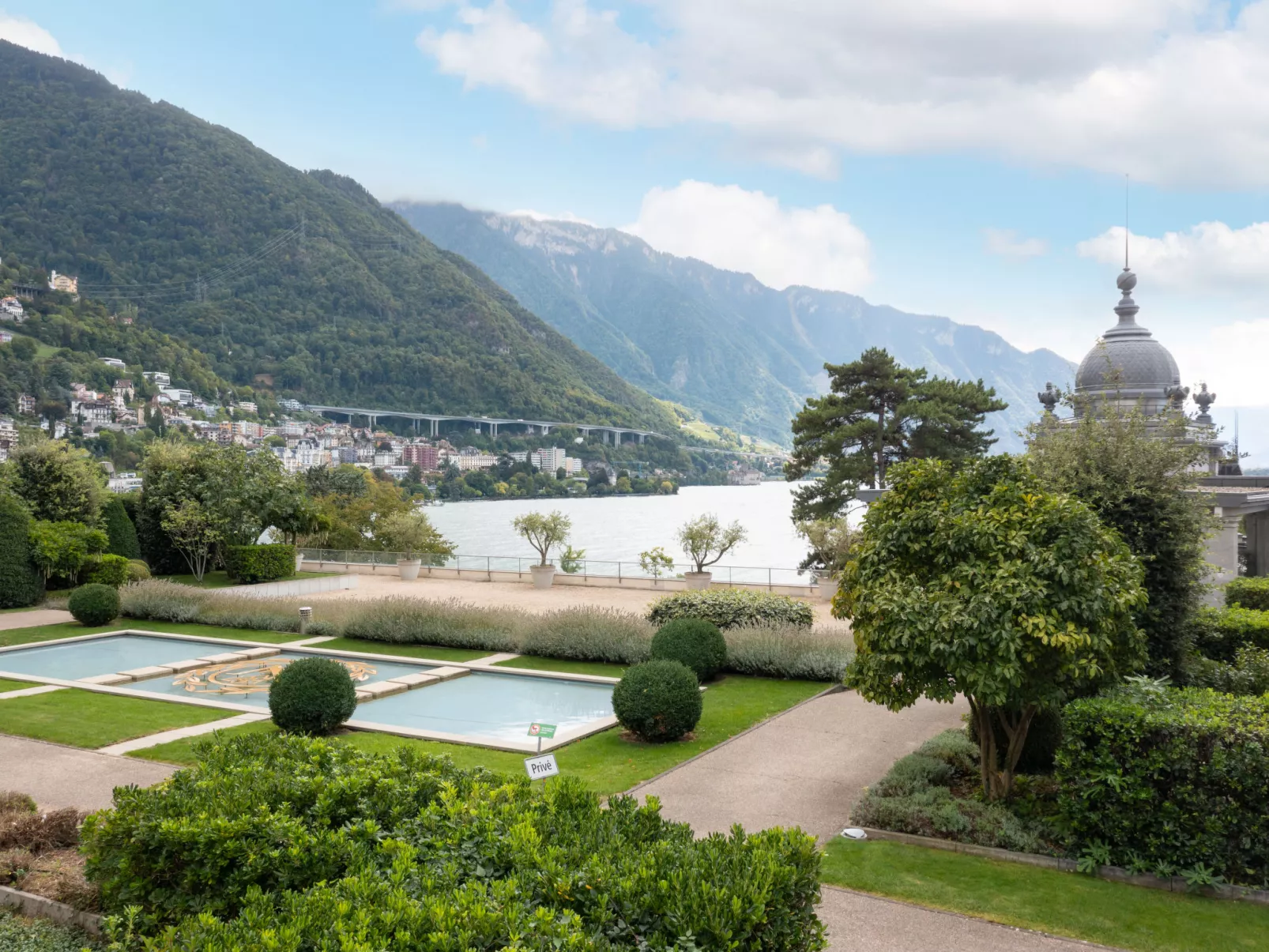 Le National Montreux-Outside