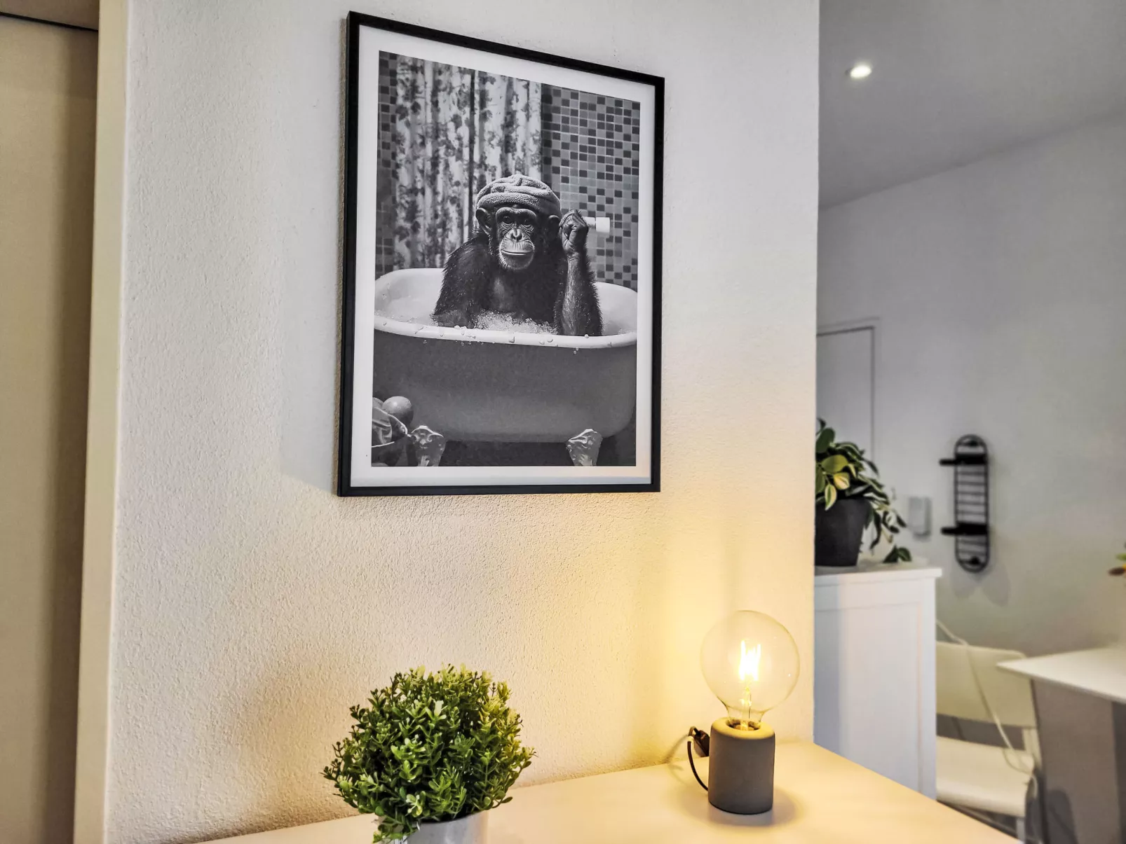 White Locarno Apt.1-Inside