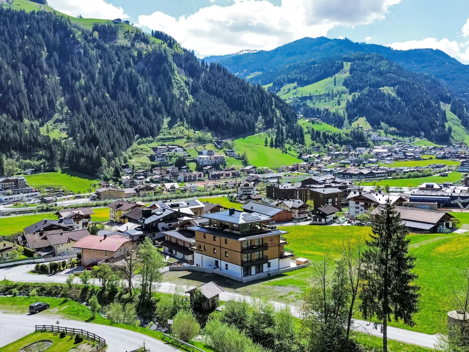 Mountain Suite Nr 202-Draußen