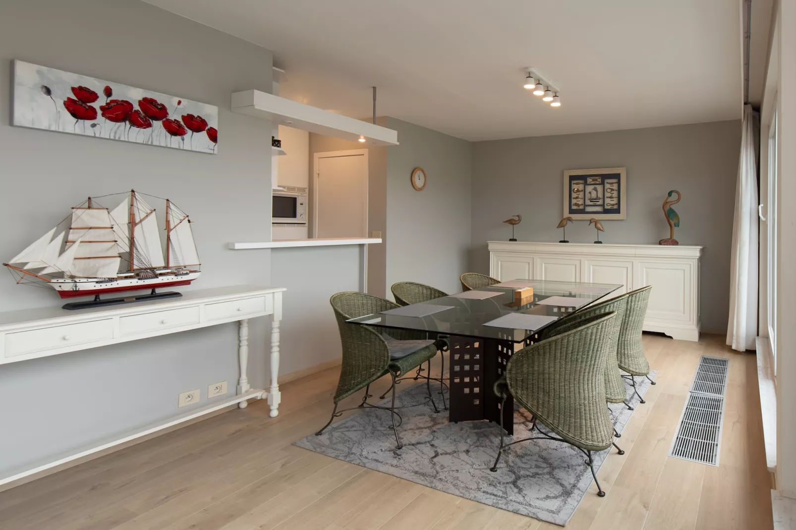 MENTON 22B-Dining room