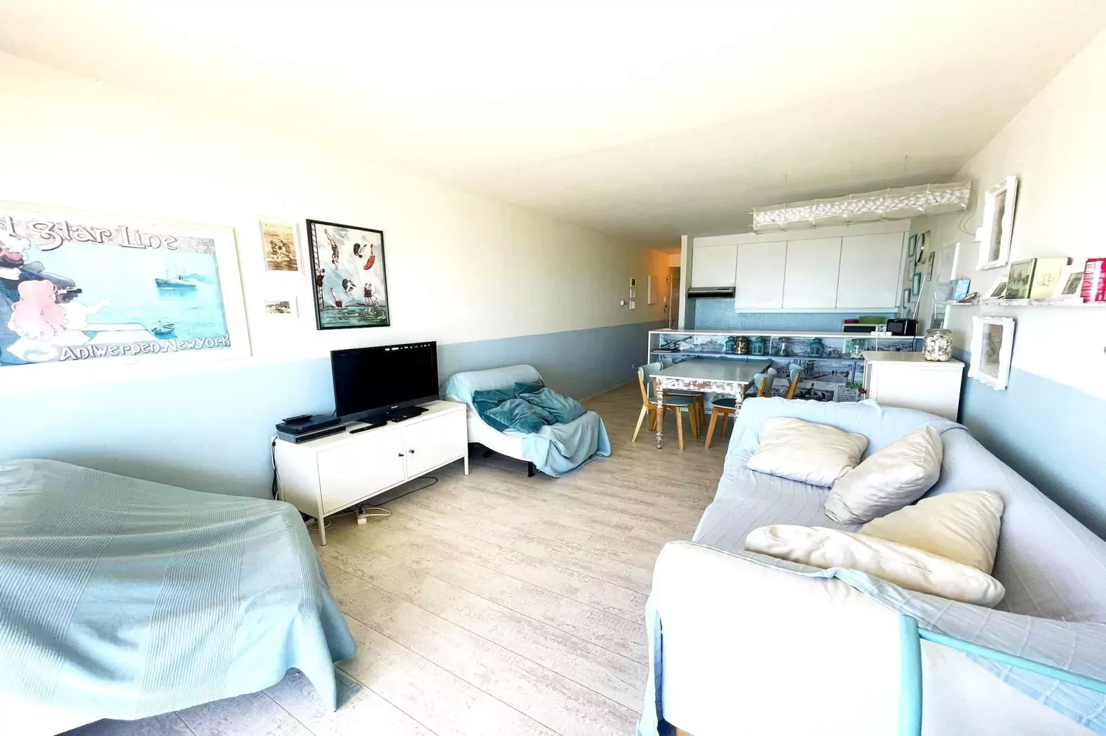 DARWIN2 0803/ D8-Living room