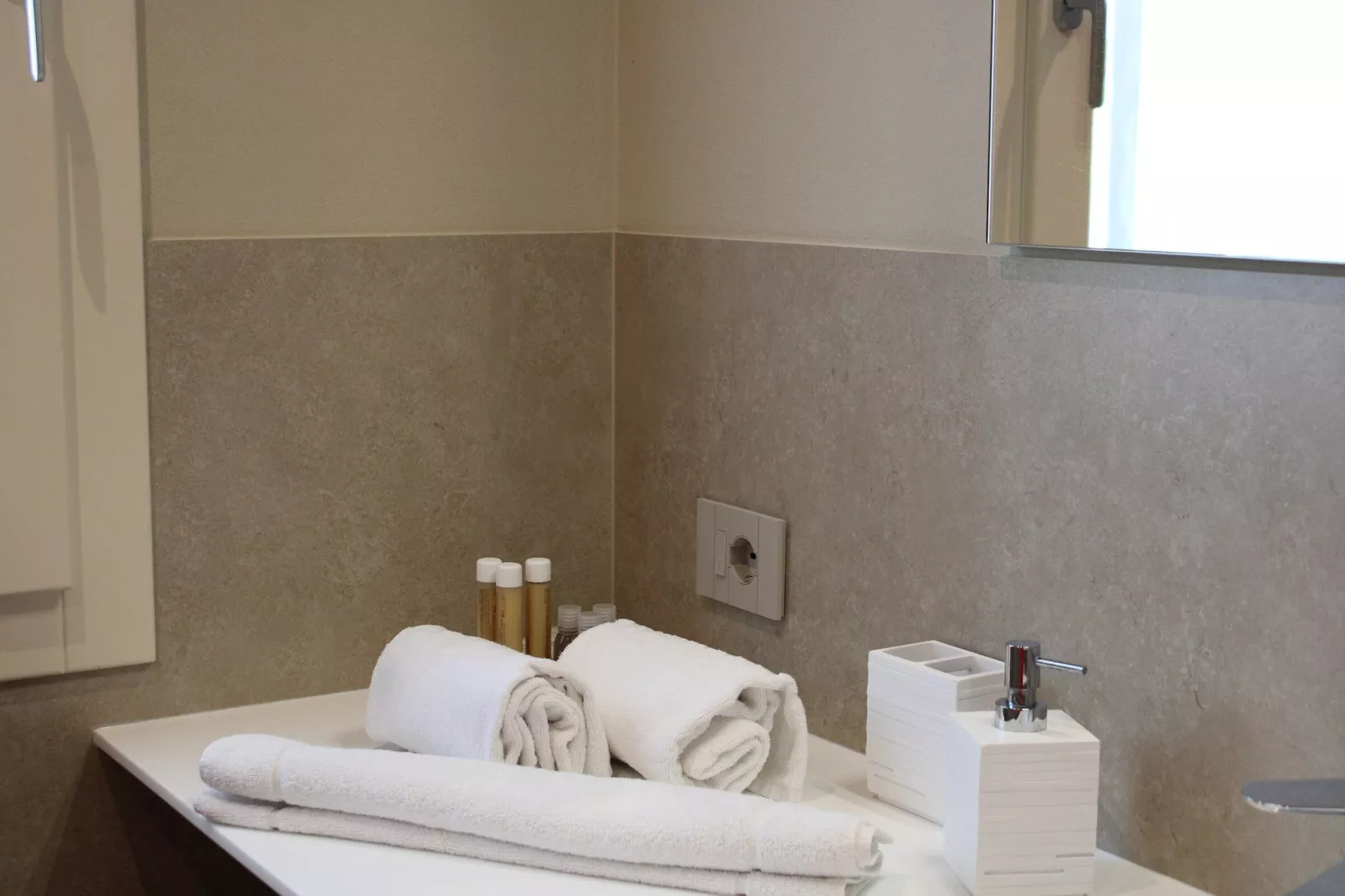 Azalea-Bathroom