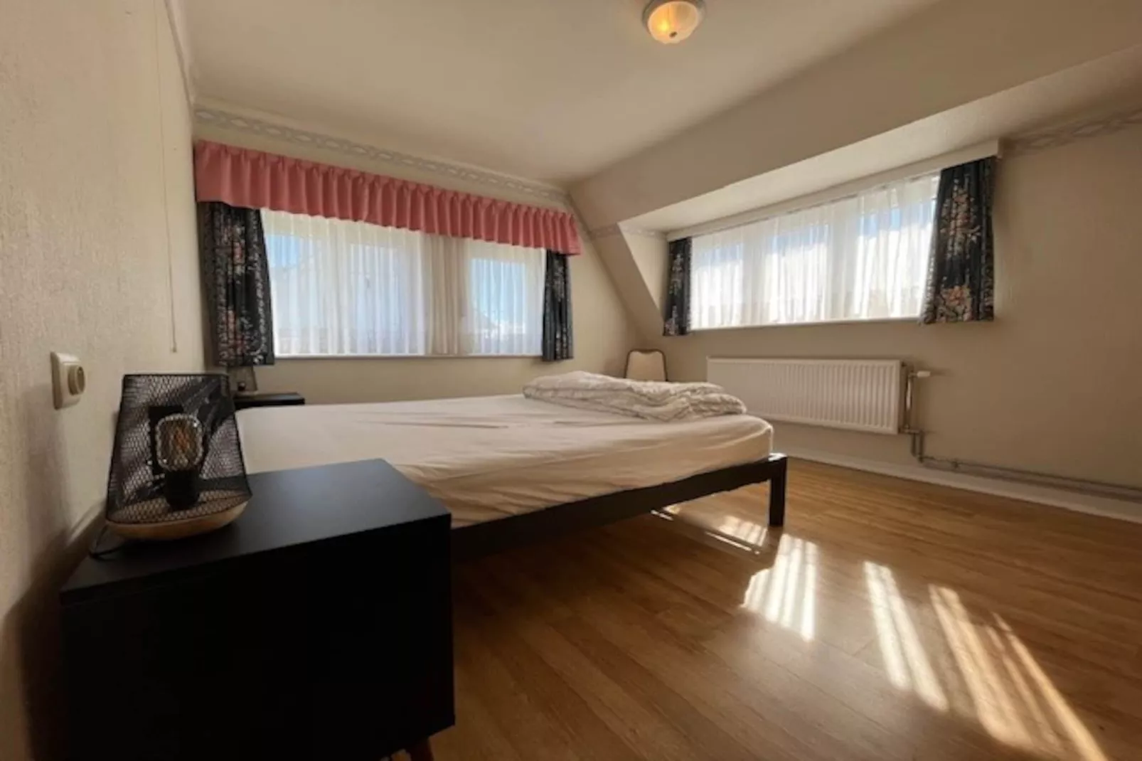 VILLA ZEEBRIES WONING-Bedroom