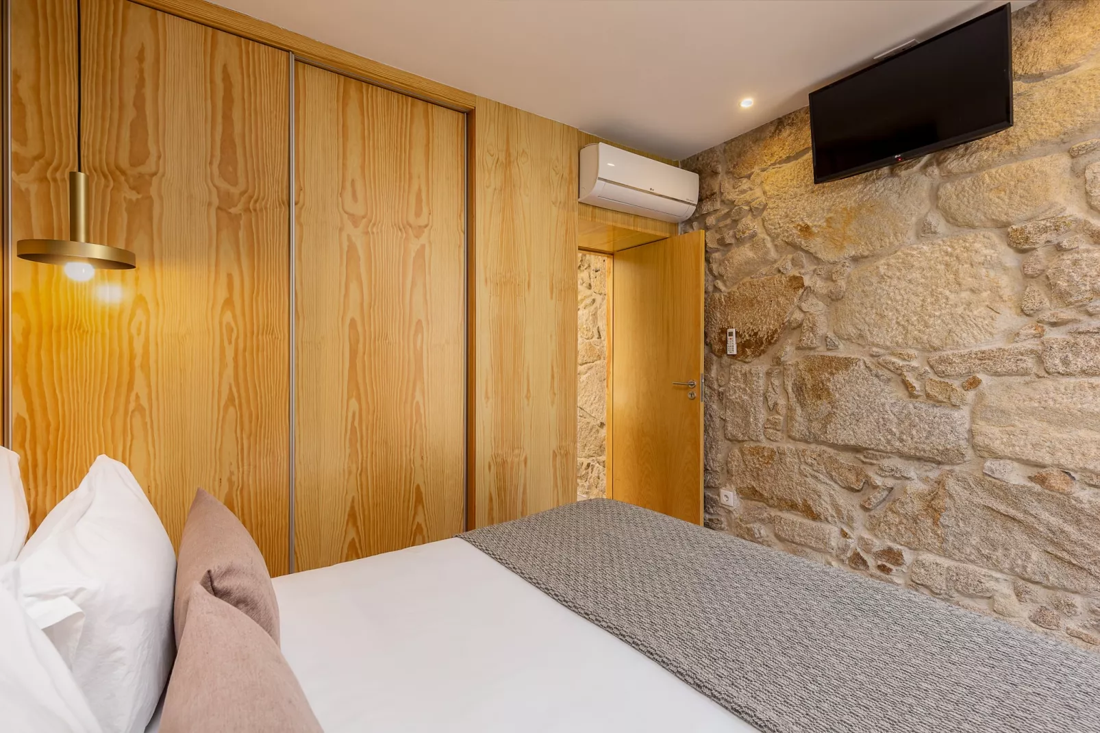 YOUROPO - Ribeira Gaia 2-Bedroom
