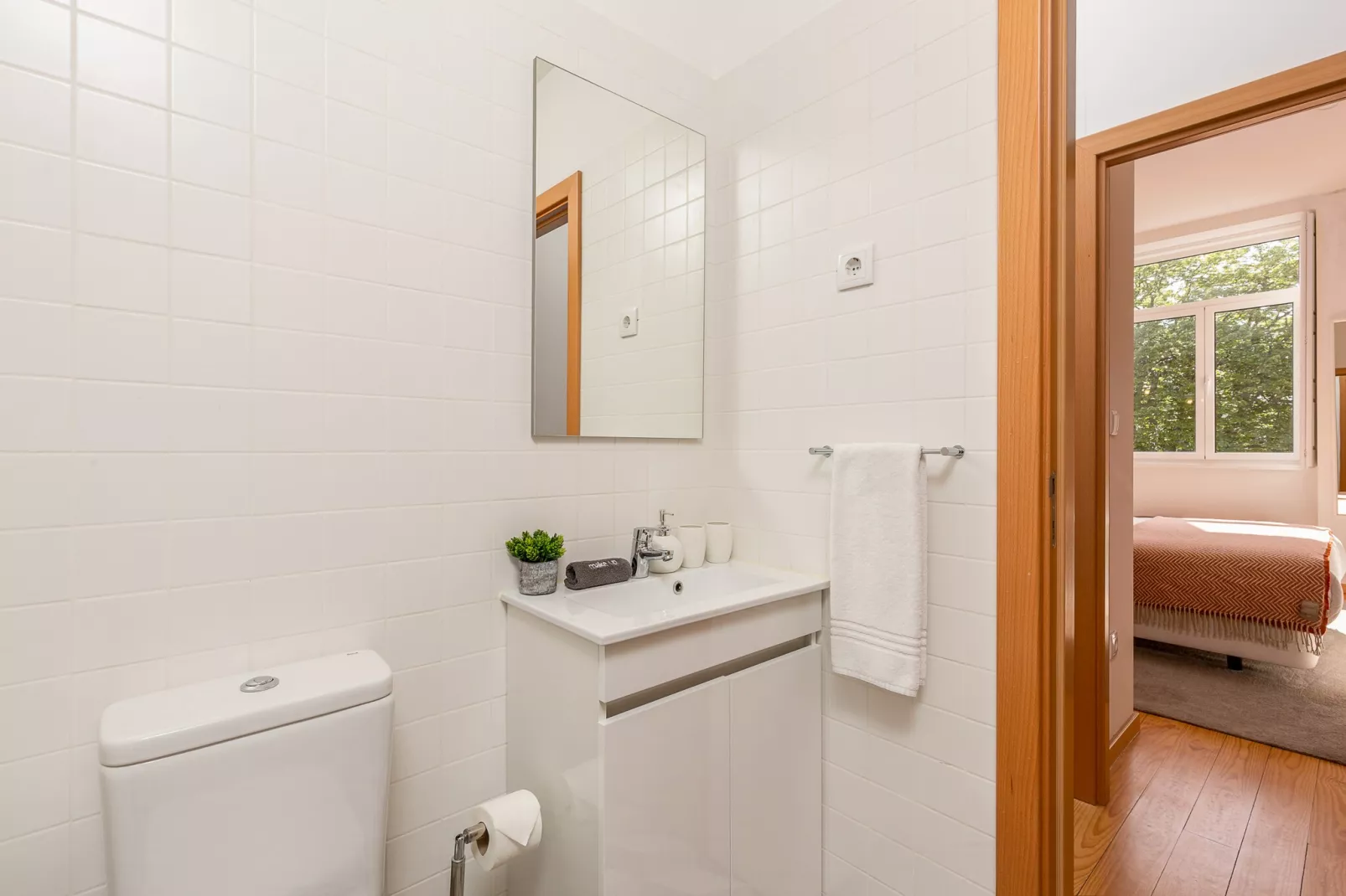 YOUROPO - Cosy 3-Bathroom