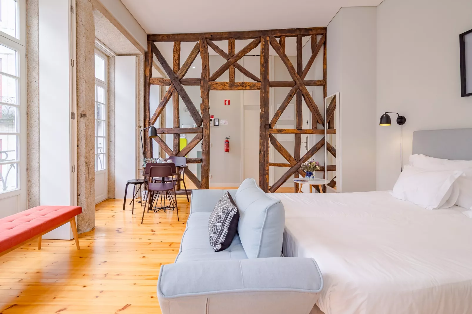 YOUROPO - City Center 2-Bedroom