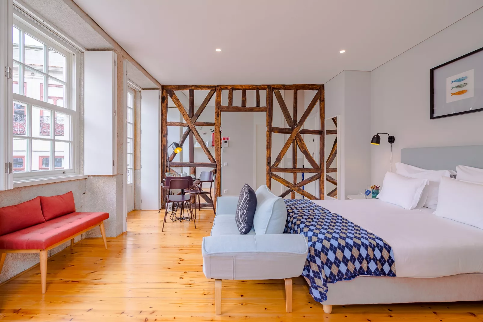 YOUROPO - City Center 4-Bedroom