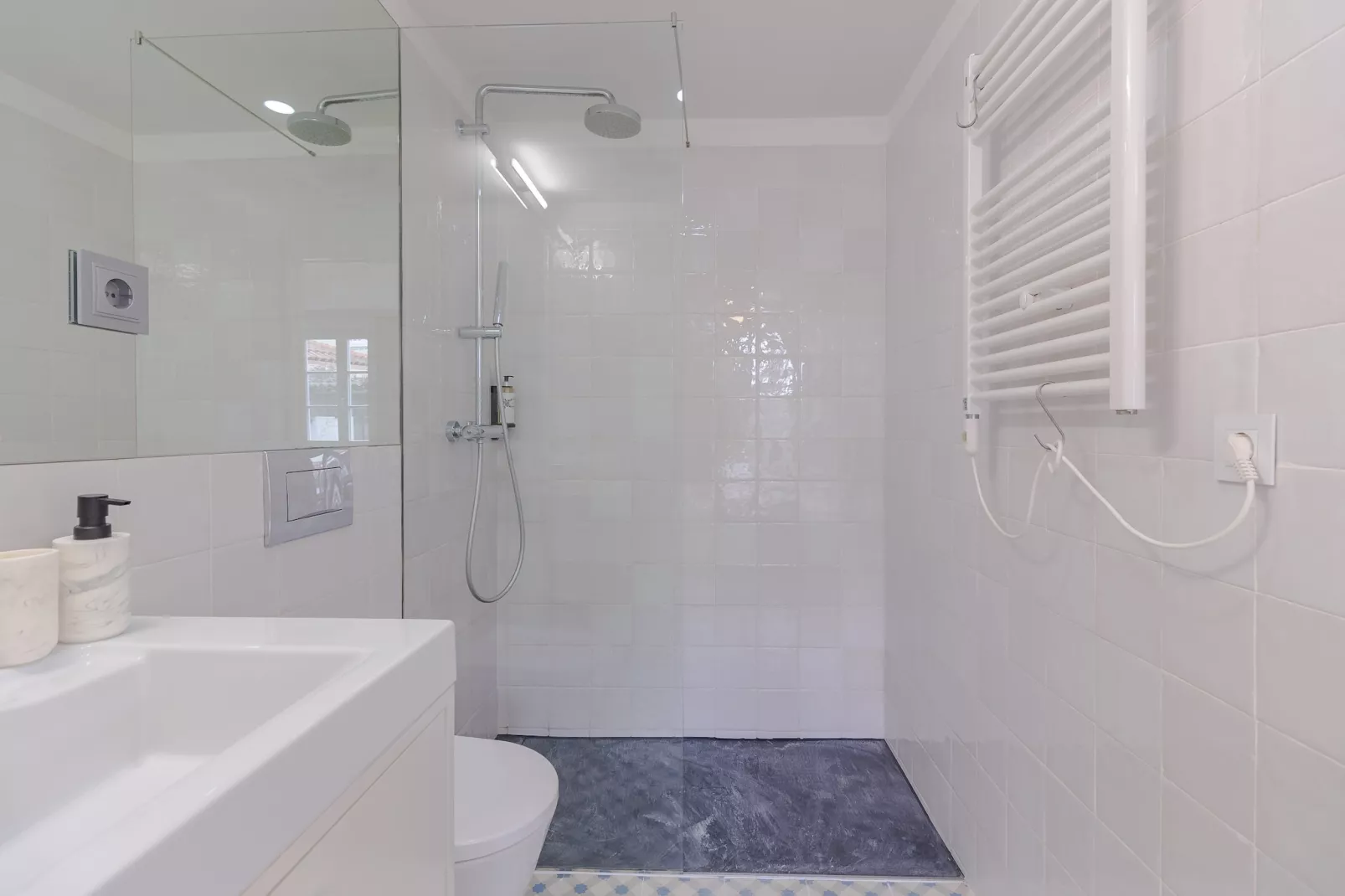 YOUROPO - The Tower 4T-Bathroom