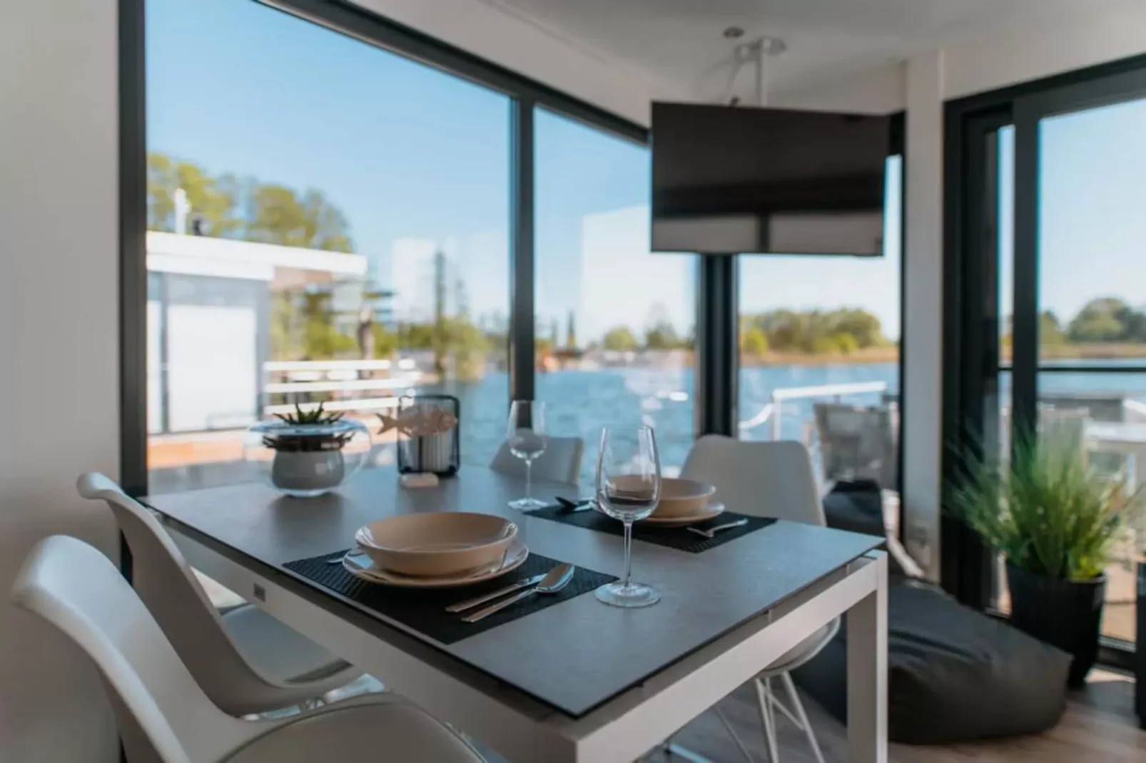 Hausboot in Zehdenick-Dining room