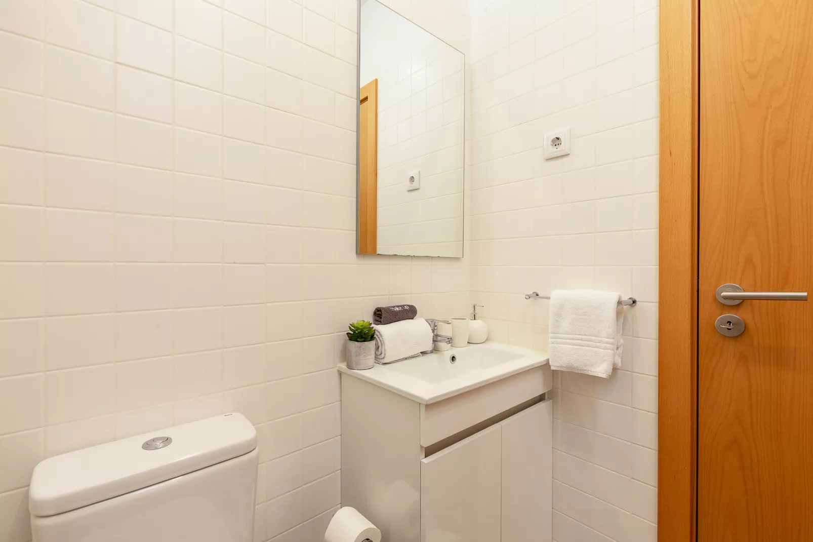 YOUROPO - Cosy 1-Bathroom