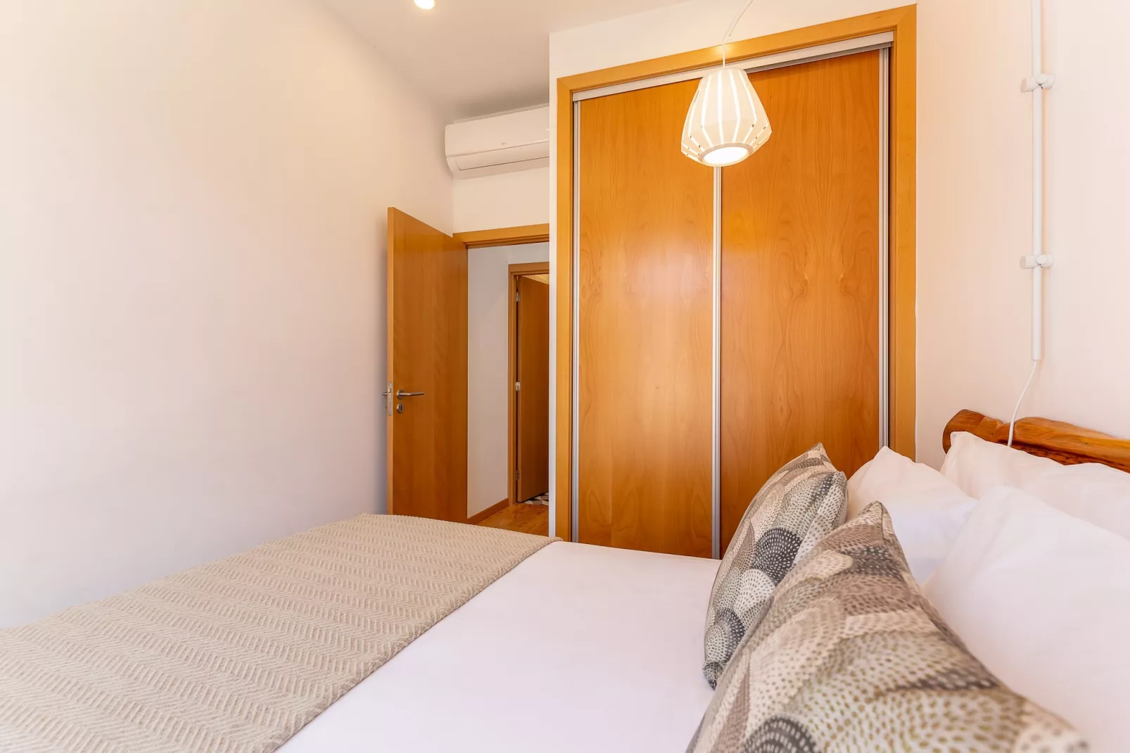 YOUROPO - Cosy 5-Bedroom