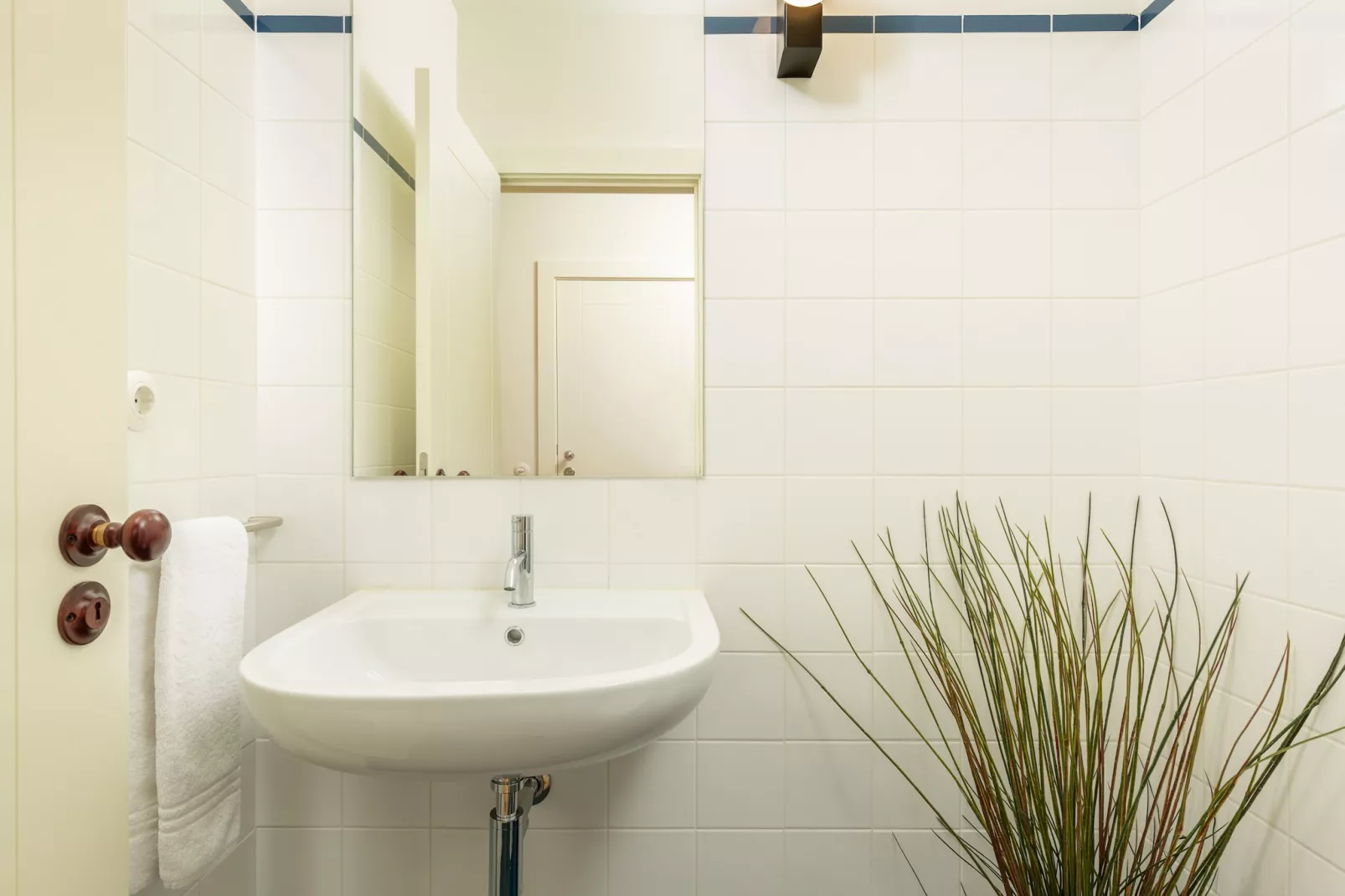 YOUROPO - Flores M-Bathroom