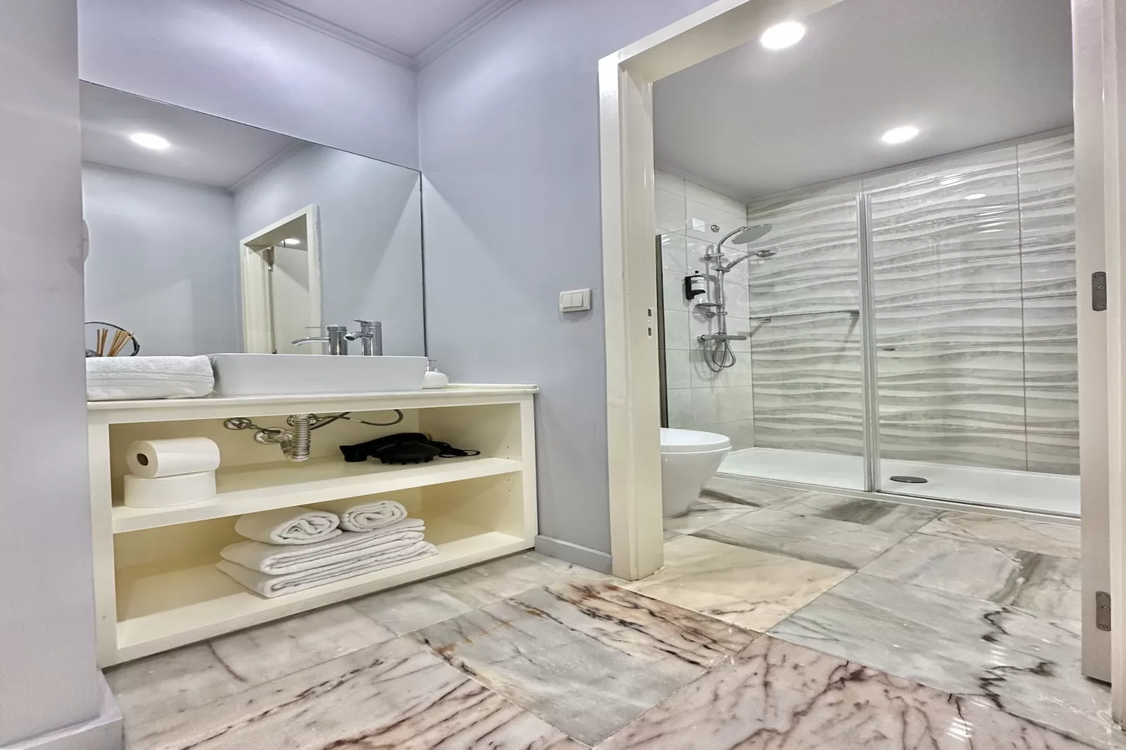 YOUROPO - Downtown 4B-Badezimmer