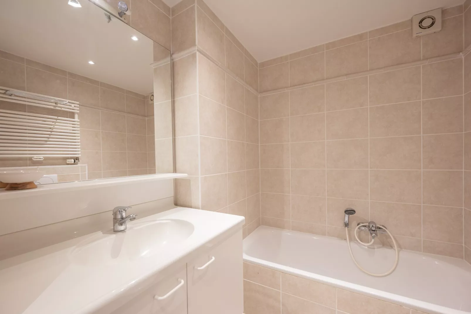 Residence Cumberland 14-Bathroom