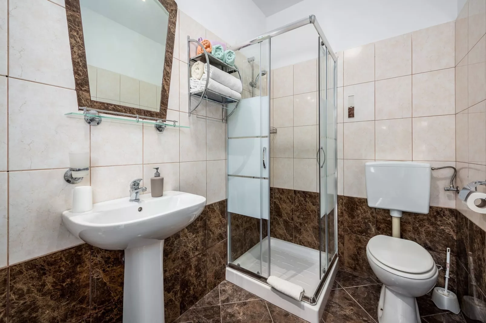 Lara 6 - Shared Pool, Sauna, Jacuzzi-Badezimmer