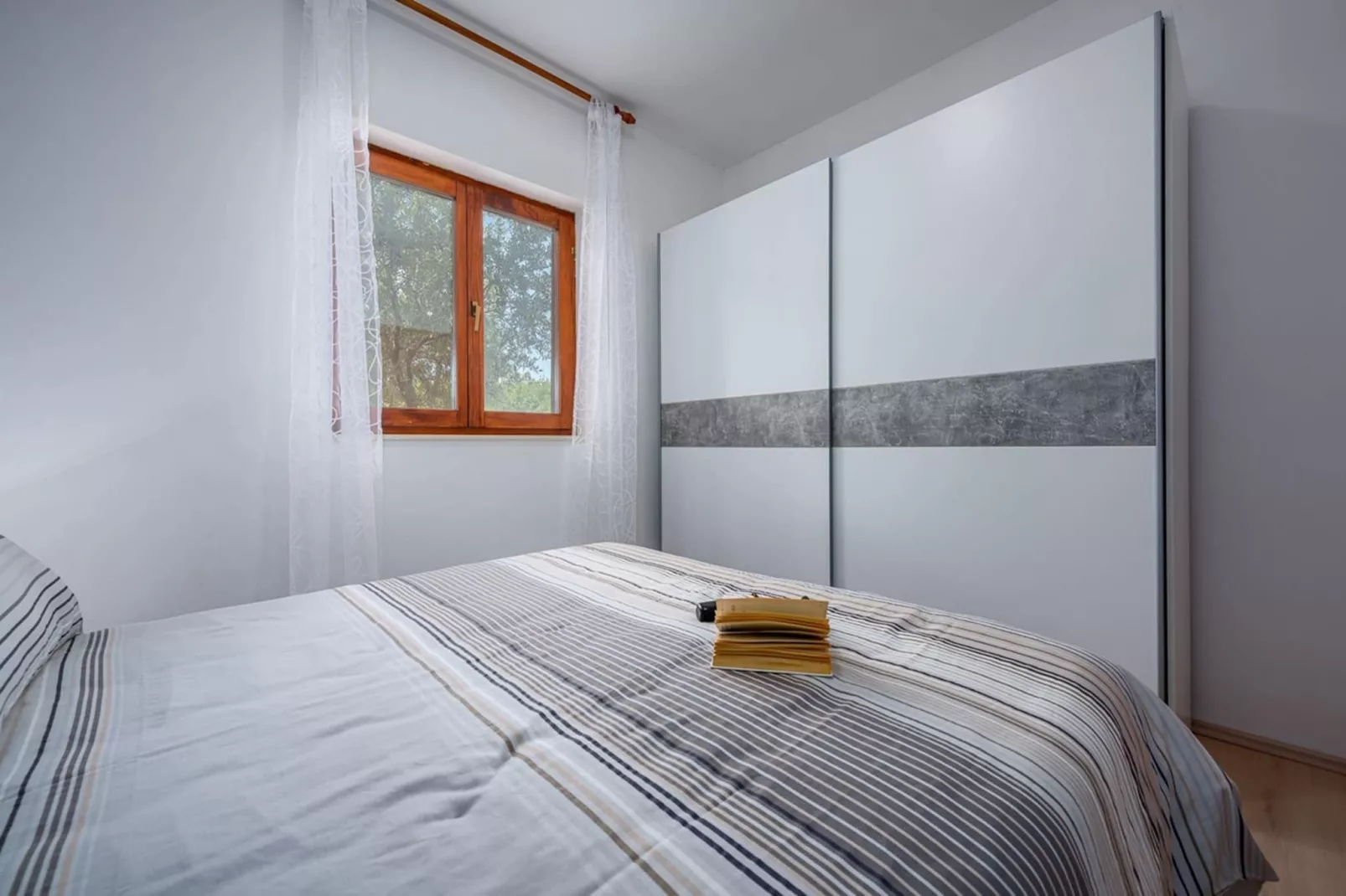 Lara 5 - Shared Pool, Sauna, Jacuzzi-Bedroom