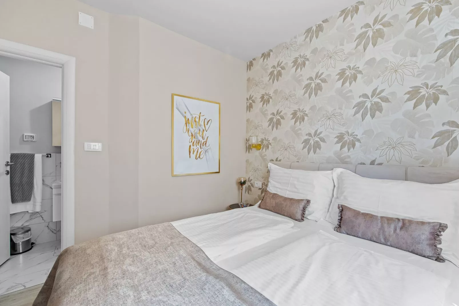 Lady M Gold - Balcony and Sea View-Bedroom