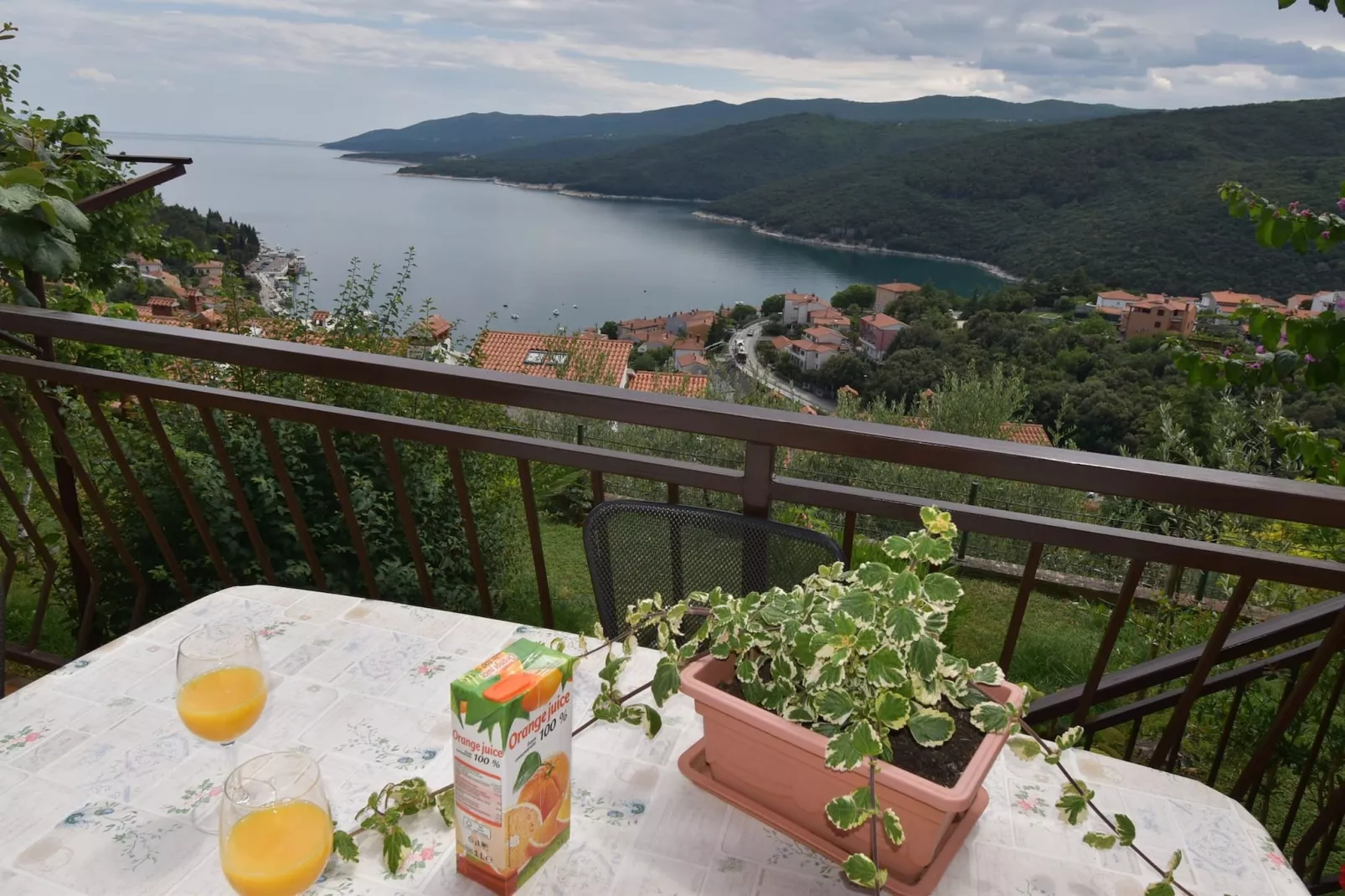 Apartment Neda with Wonderful Sea View-Außenbereich