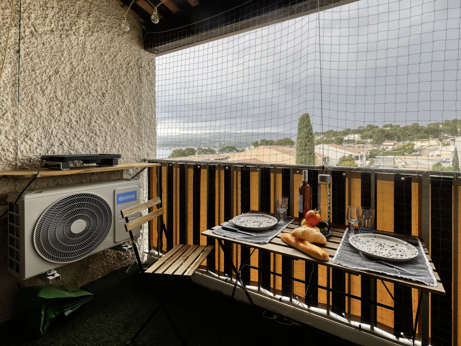 Les Aigues Marines-Outside