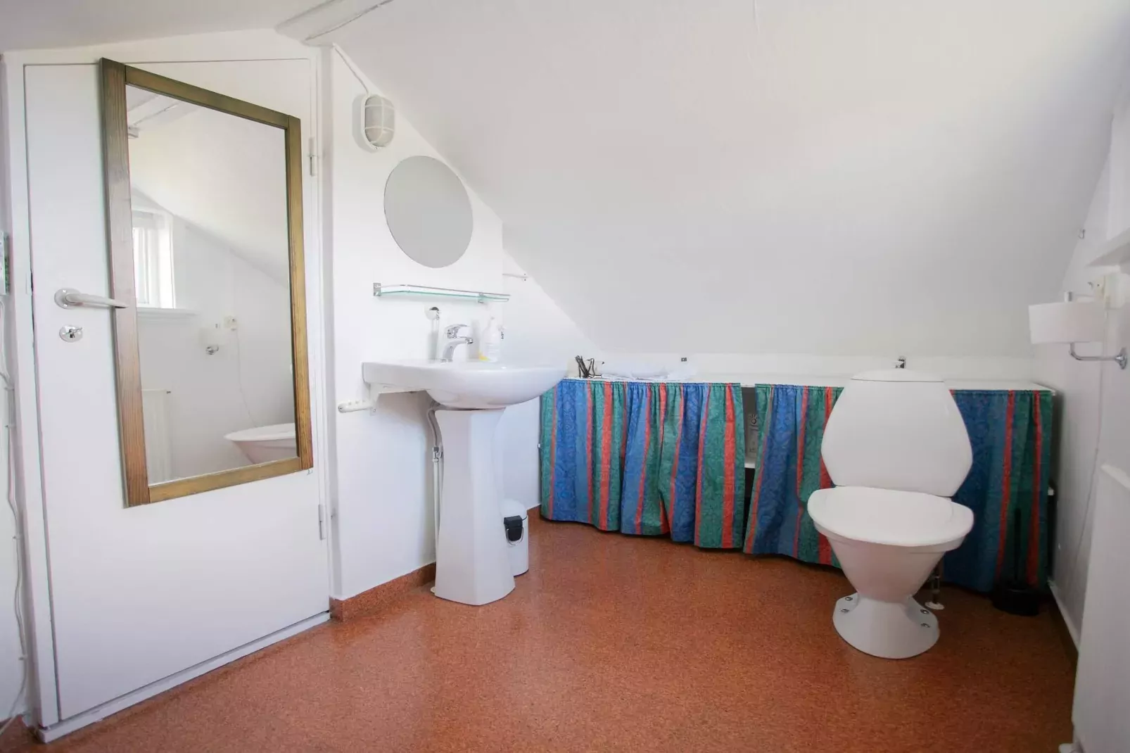 Idyllic holiday home with private garden-Indoor