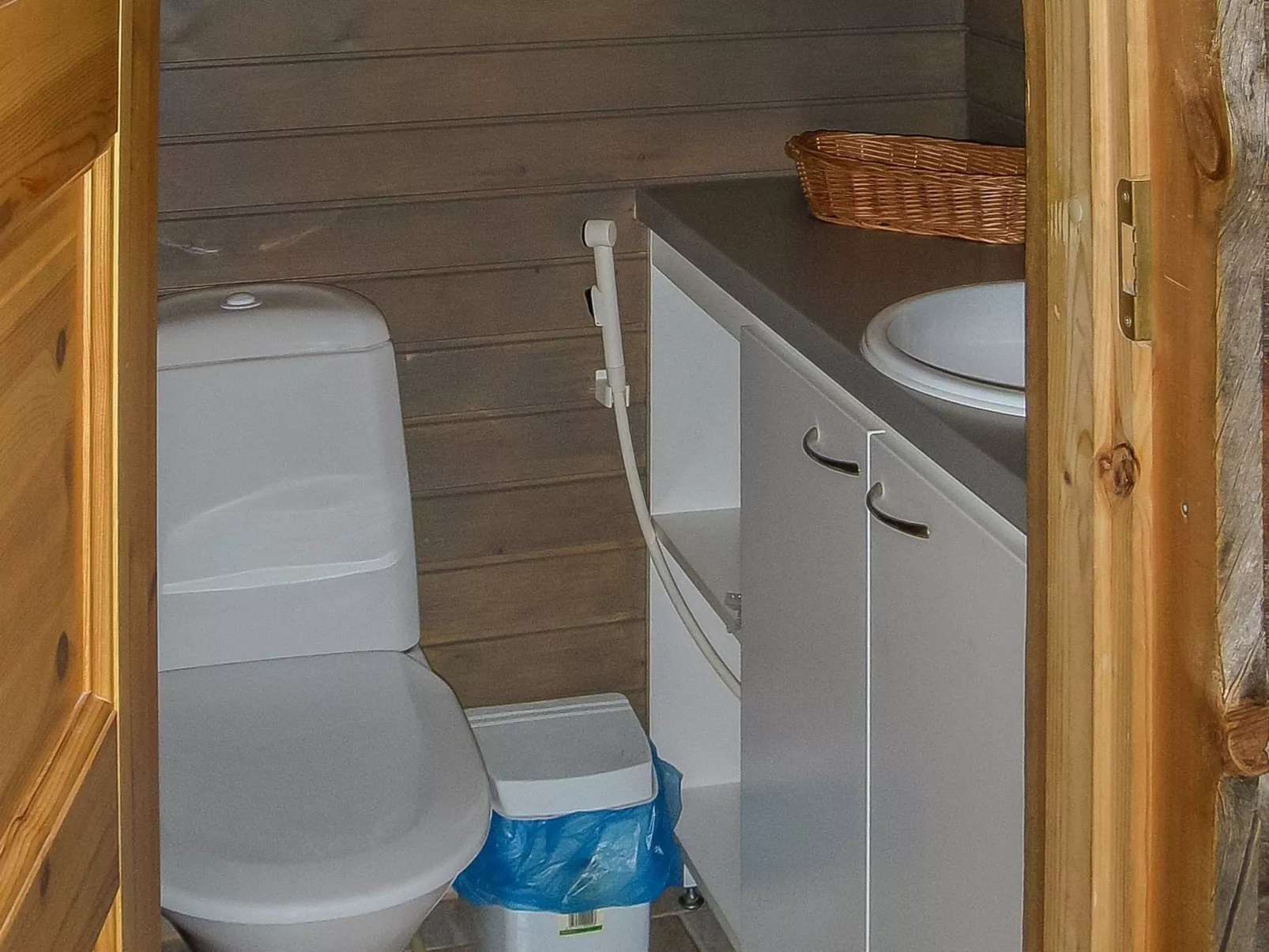 Honkapirtti, vuotunki-Drinnen