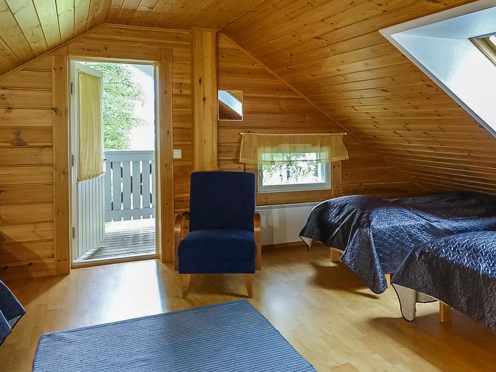 Aallotar kuiskaus-Inside