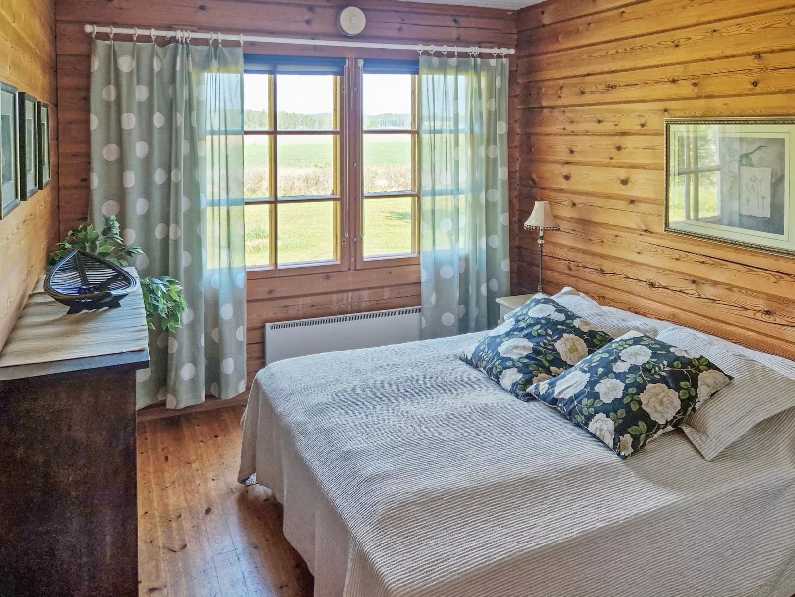 Annas beach-Inside