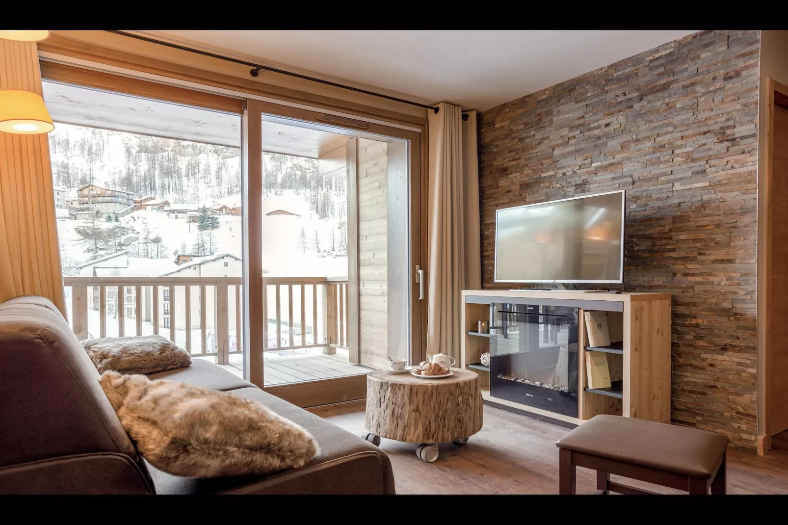 TIGNES_8PM-Living room