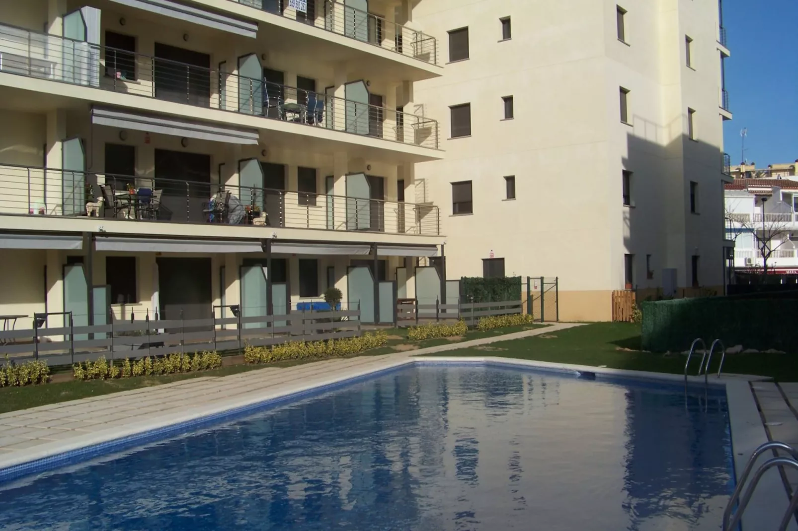 MILENI 2 4 Bjs 2 Roses-Exterior summer