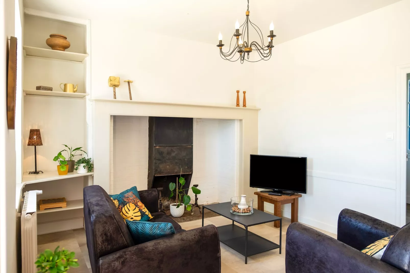 Maison de charme avec piscine à Coubejours-Living room