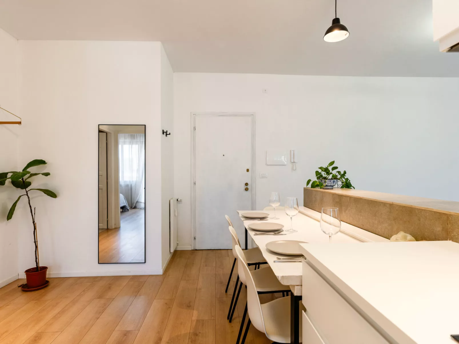 Seaview, Modern Apartment-Inside