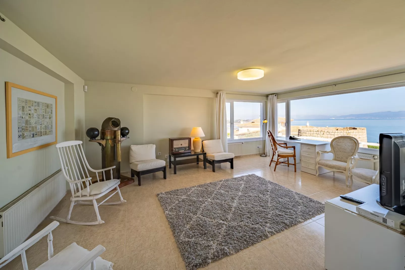 Mireia-Living room