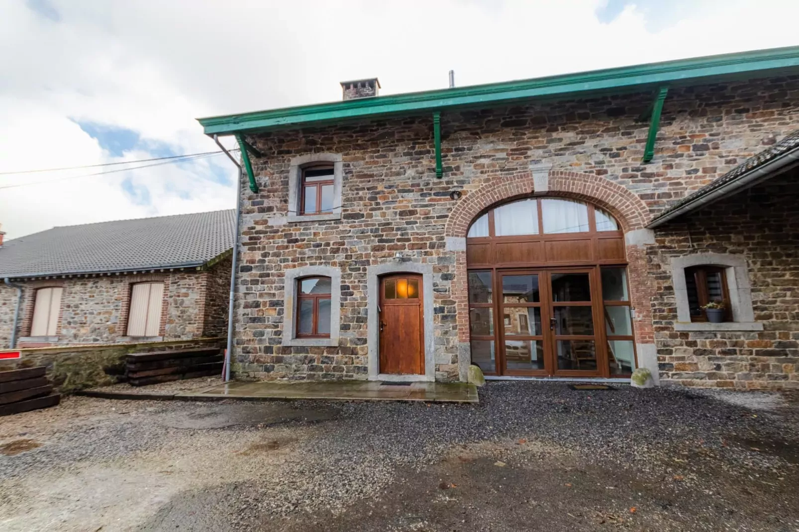 Petite Cour-Exterior summer