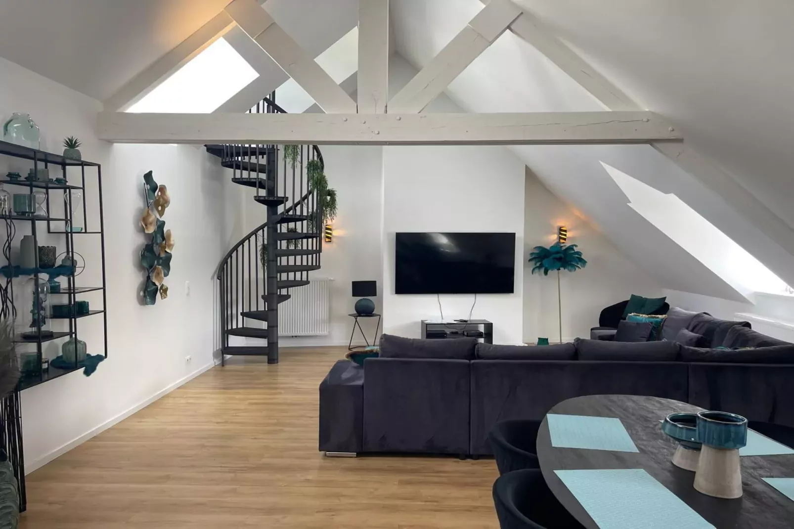 Rooftop Bleu-Living room