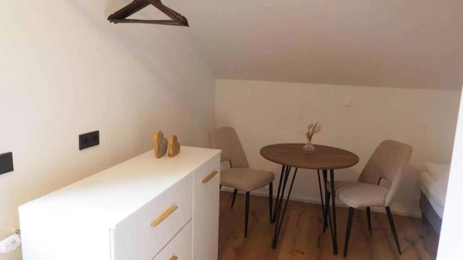 Leni Top 6-Dining room