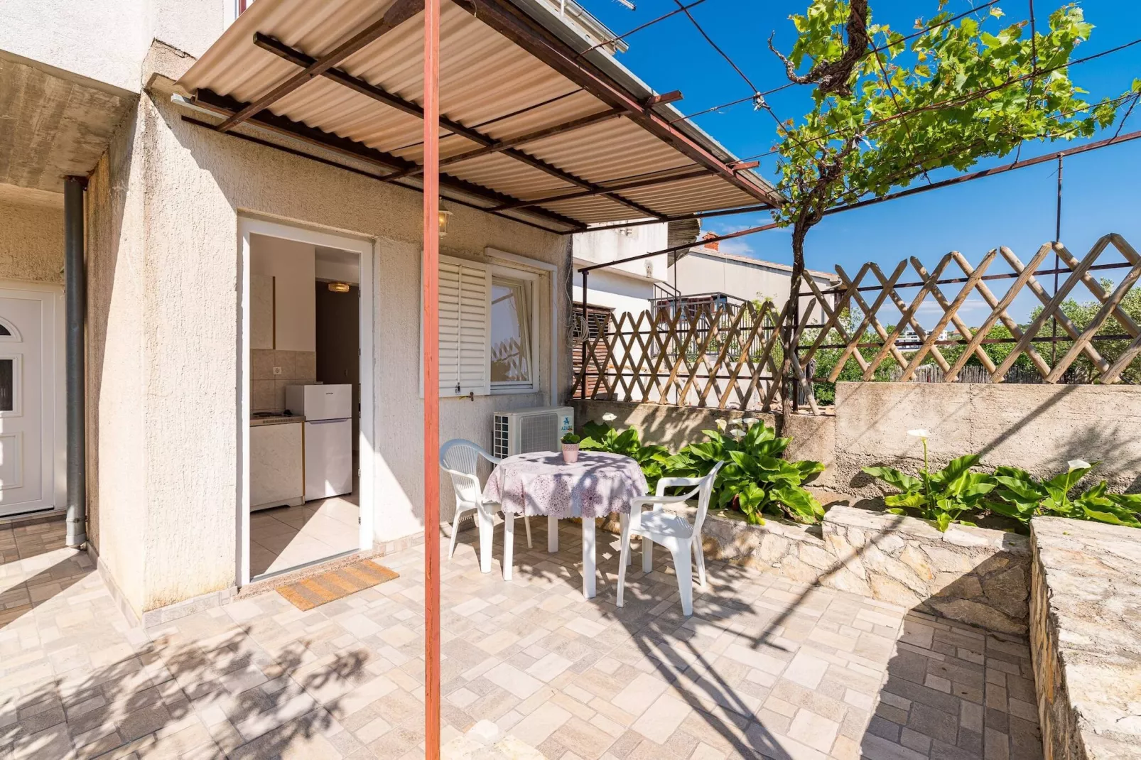 Apartments Jagoda - studio apartment-Terrasse