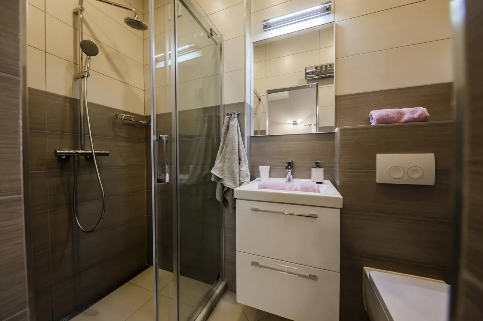 Apartments Savin - one bedroom apartment-Bathroom