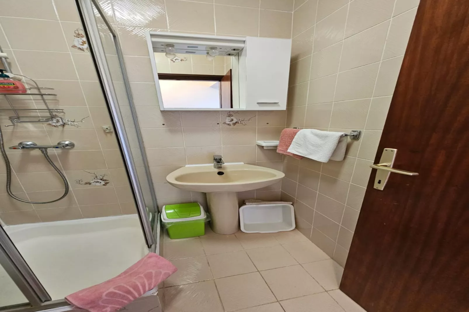 Apartments Nestor - studio apartment A2-Bathroom