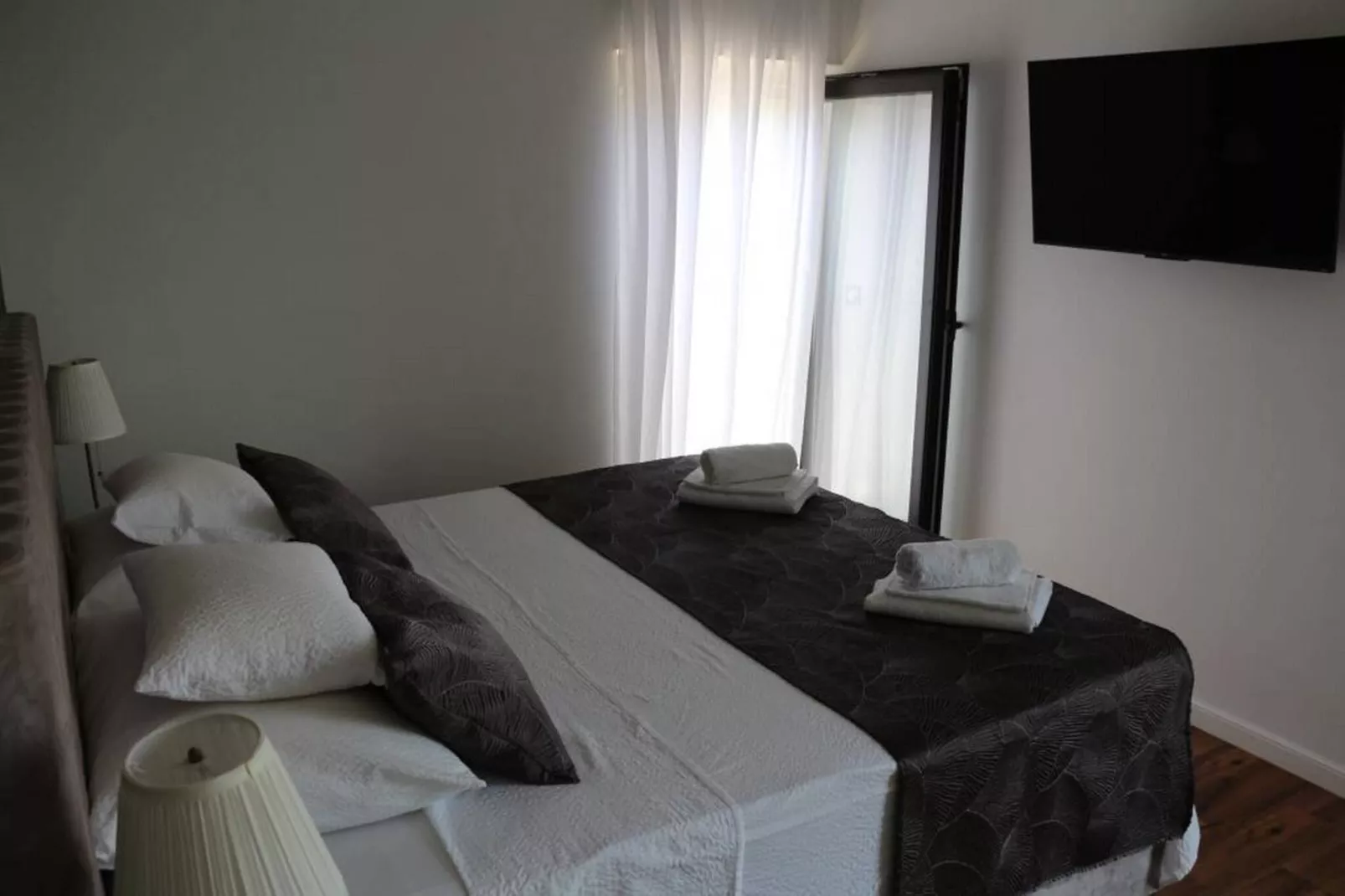 Apartments Marvi - one bedroom apartment (Right)-Schlafzimmer