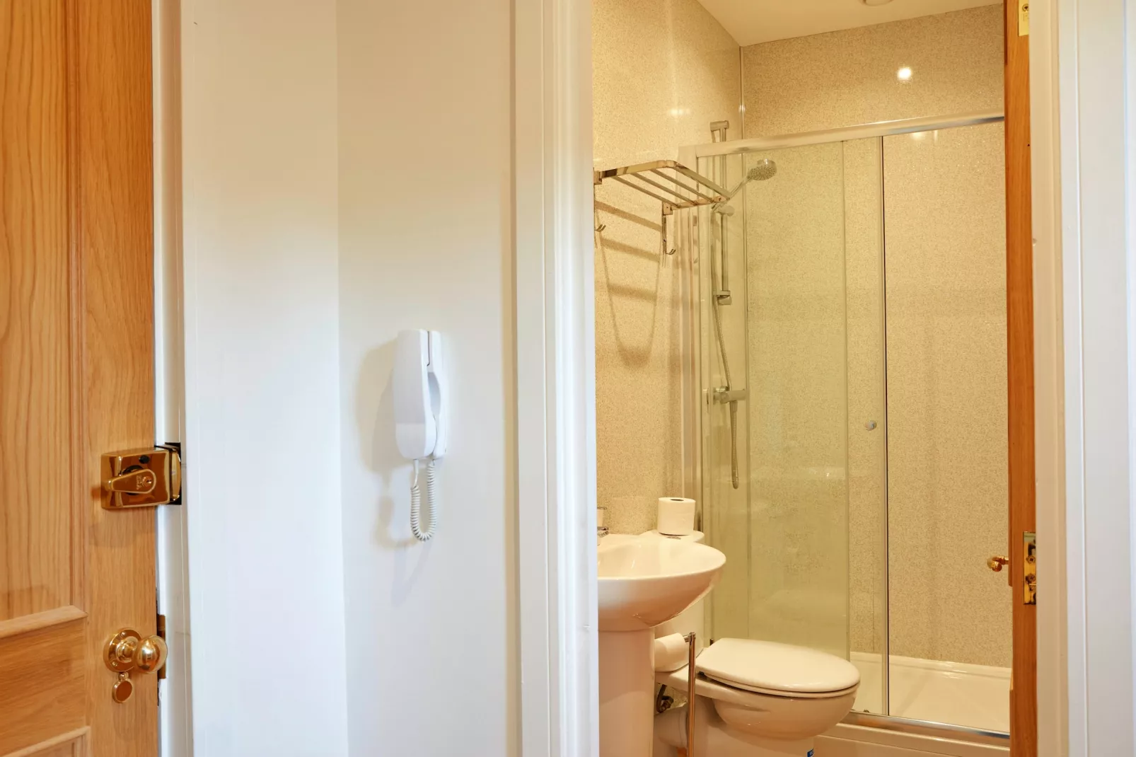 Shaky's Penthouse-Bathroom
