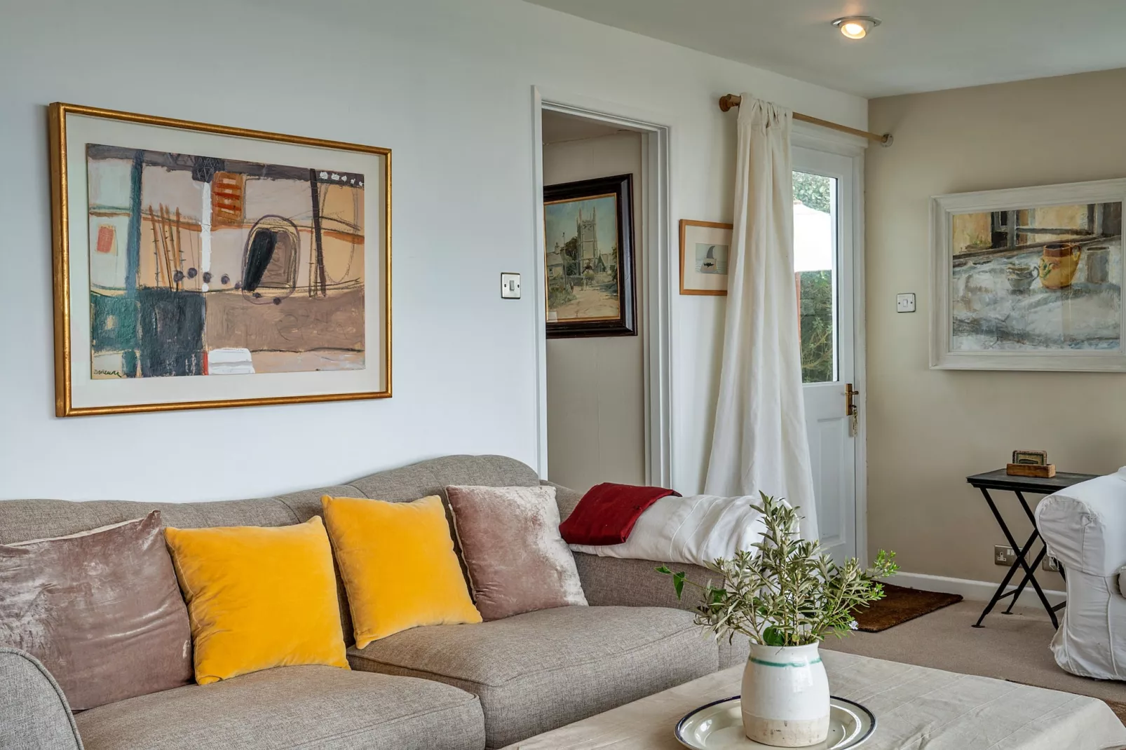 Lesceave Cottage-Living room