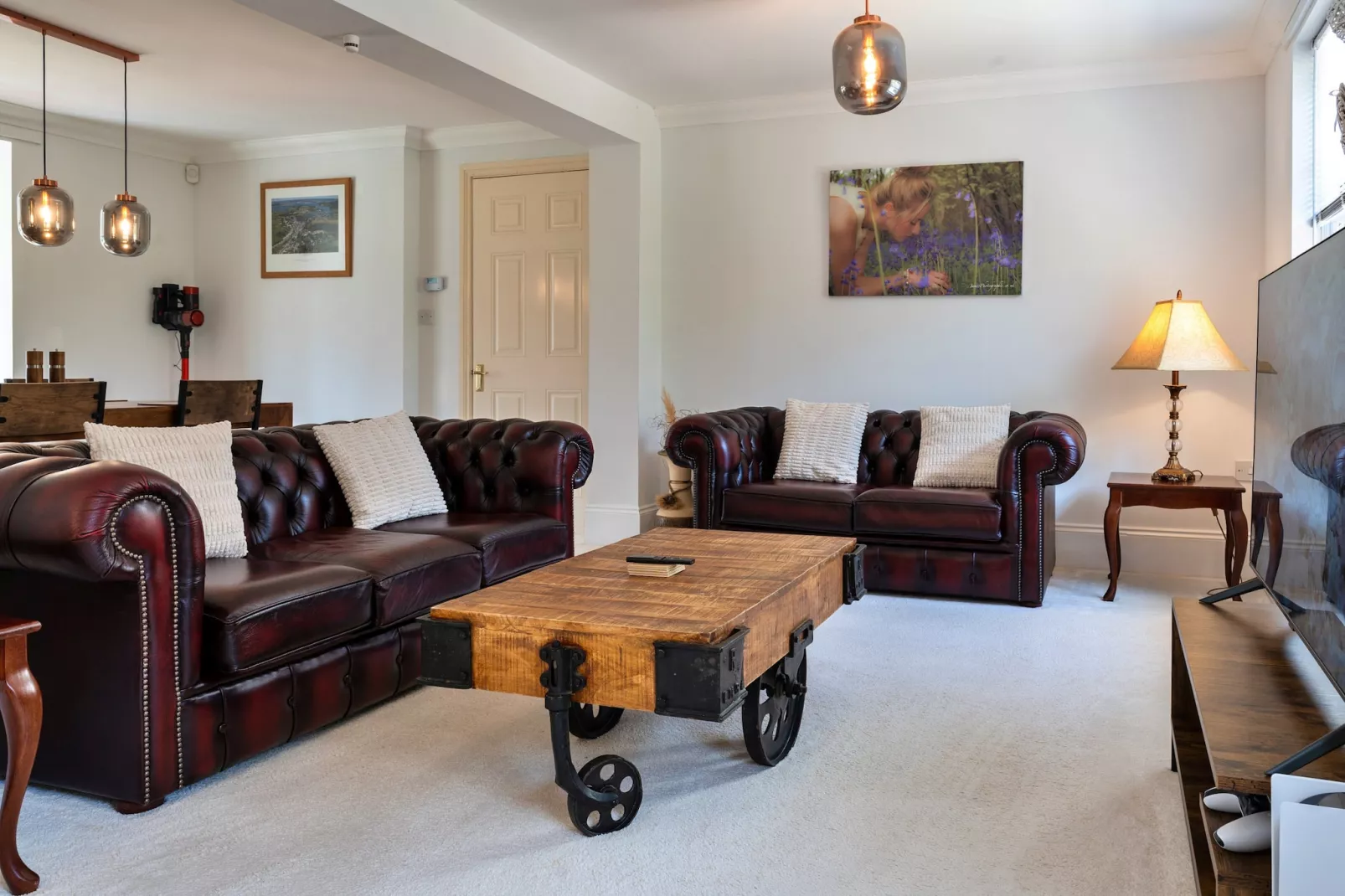 Nicely Tucked Away Cottage-Living room