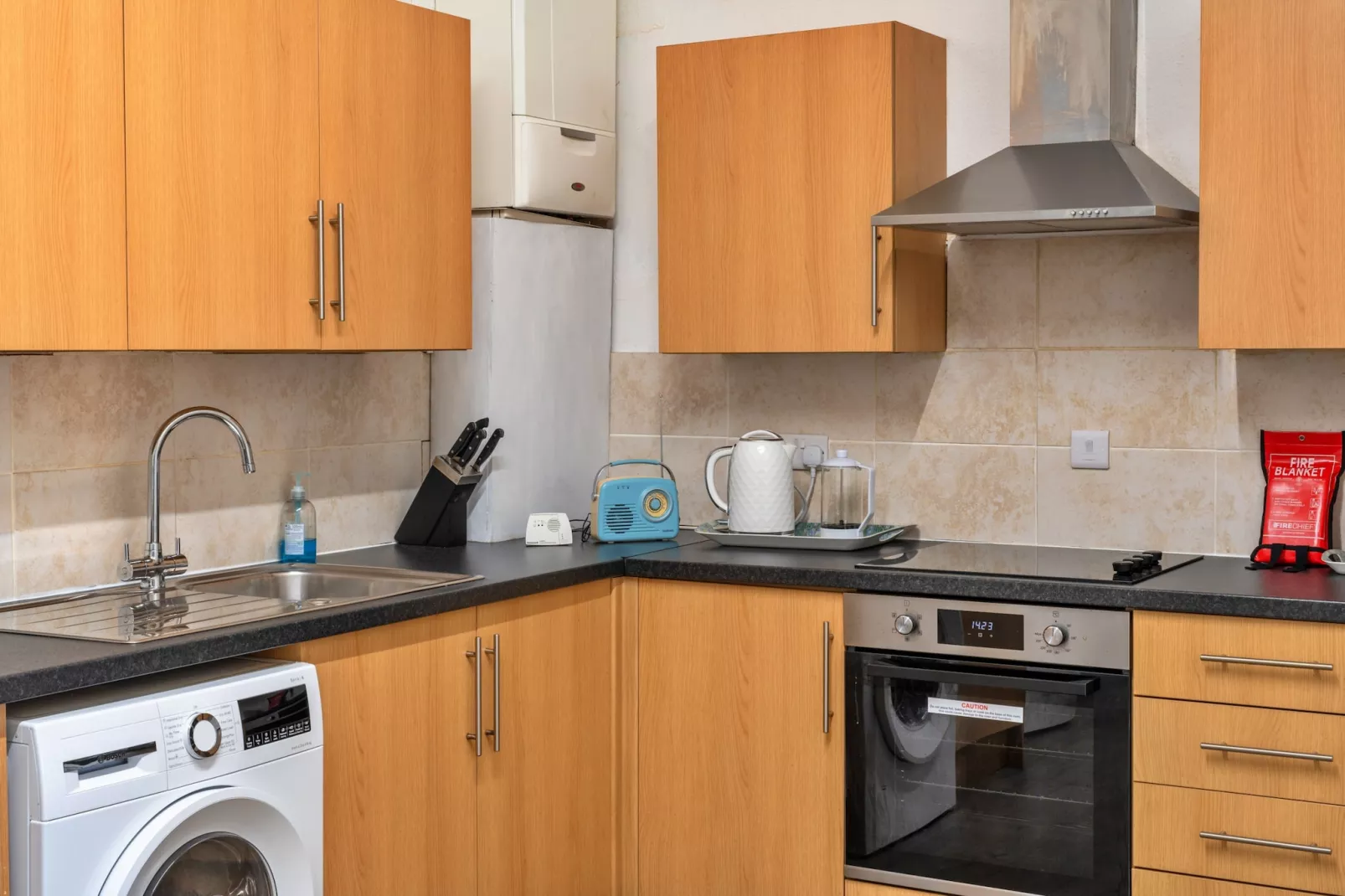 No. 6 Porthgwidden-Kitchen