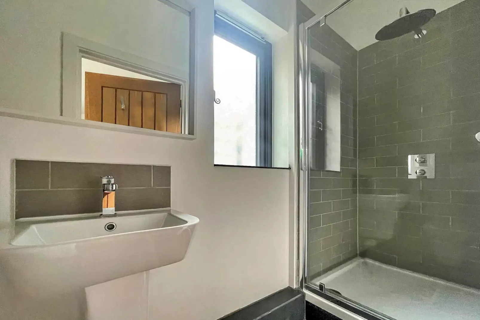 Wiggle Barn, Kingsand-Bathroom