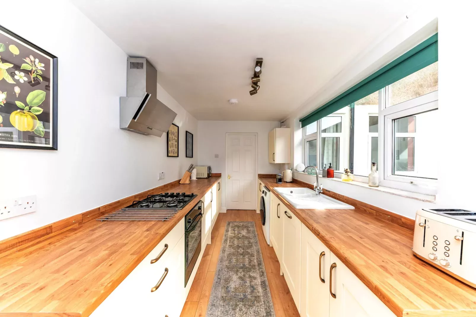 Sheila's Cottage-Kitchen