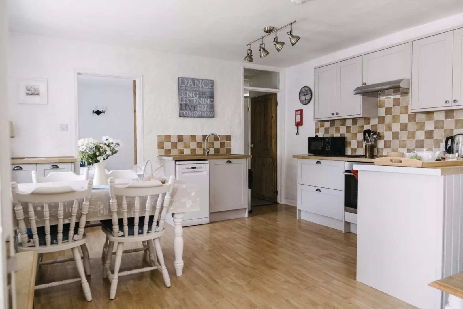Swallow Cottage-Kitchen