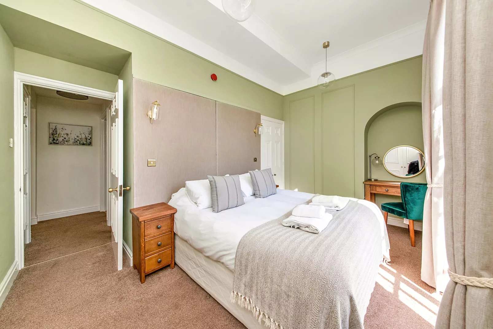 Mowbray Hall Apt-Bedroom