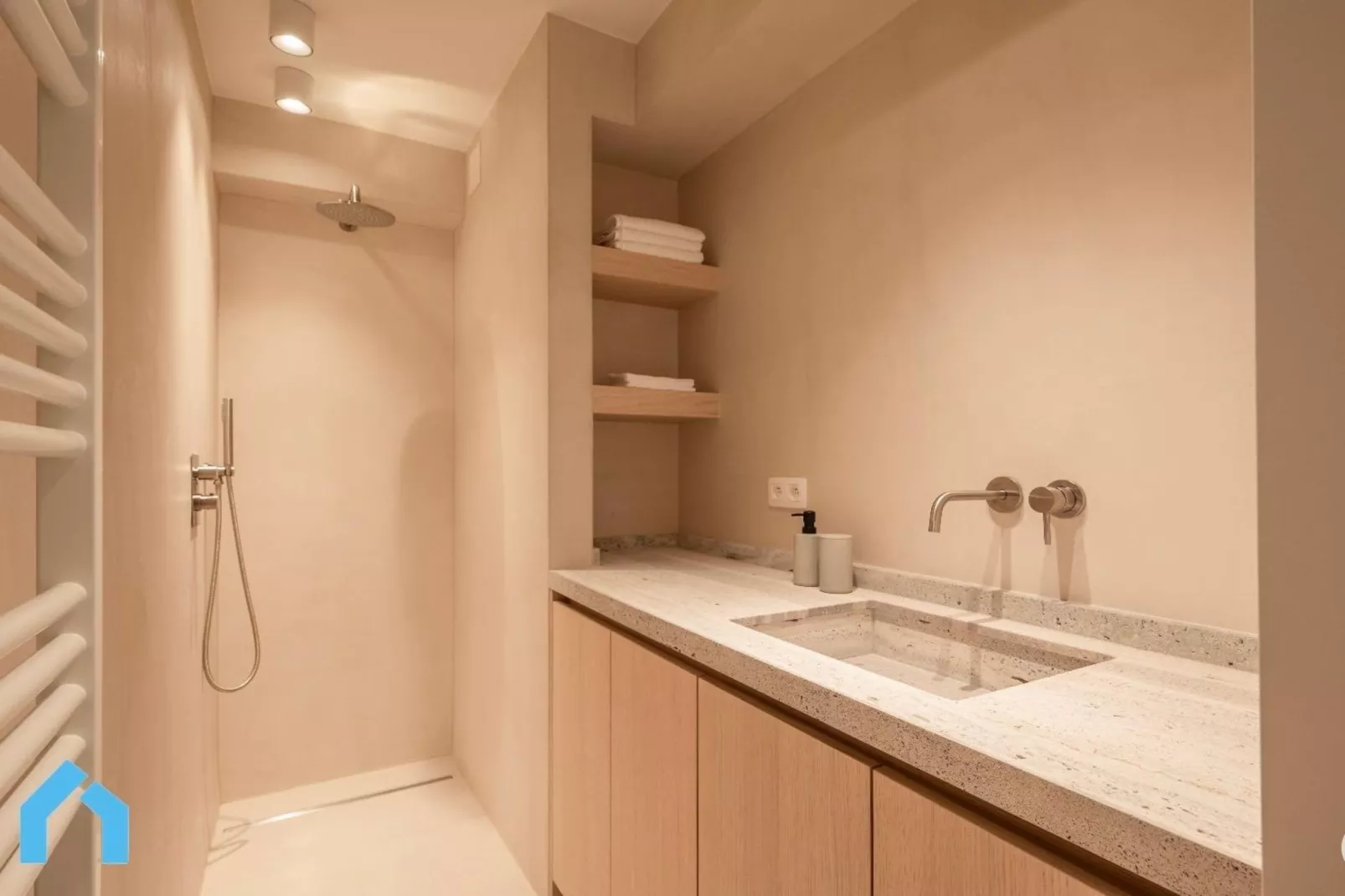 Longchamp 11-Badezimmer