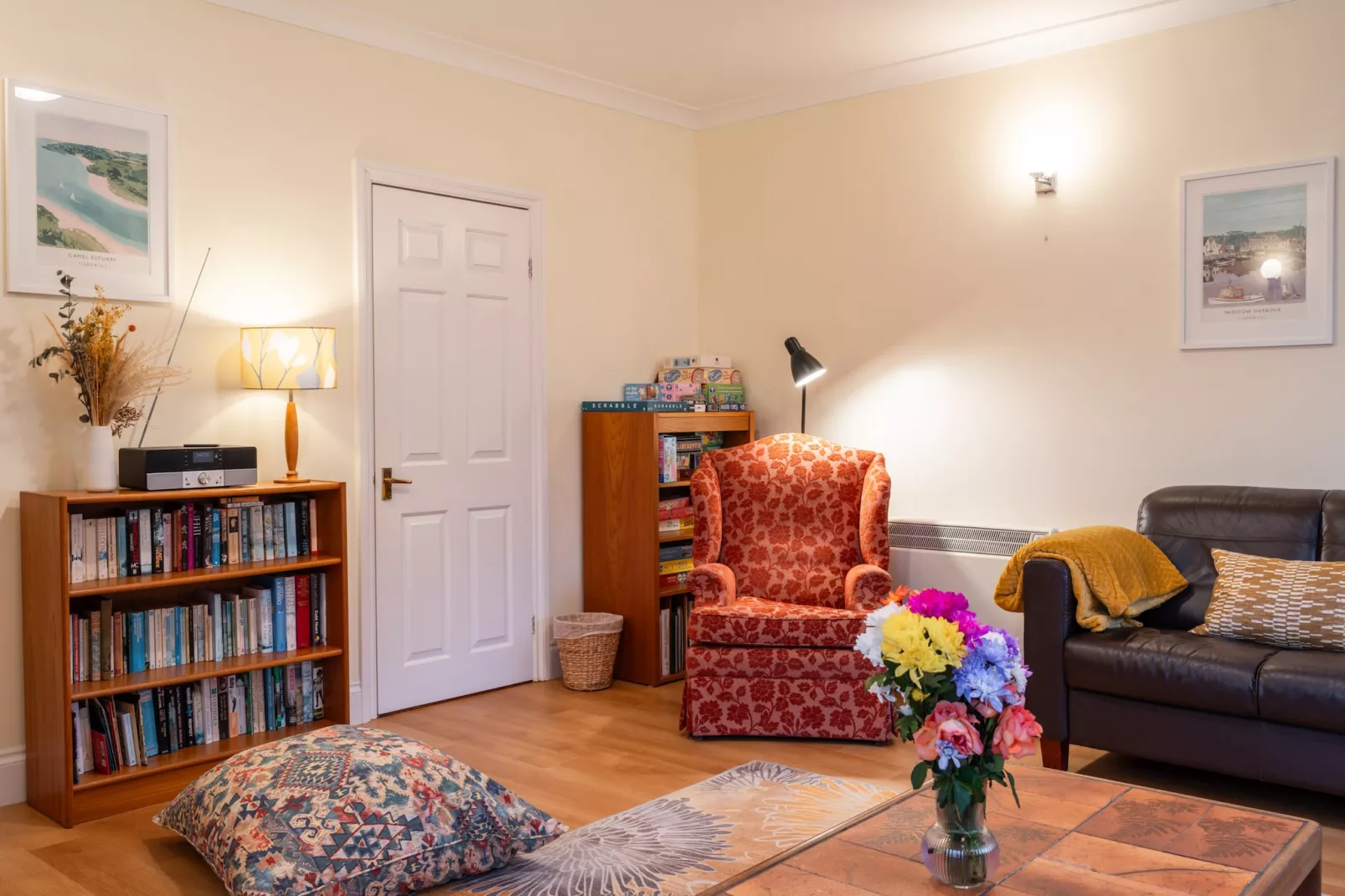Sunny Nook-Living room